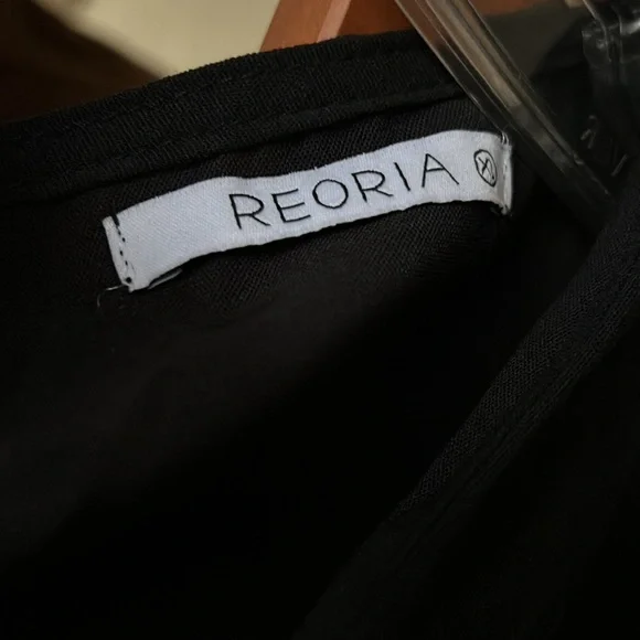 Reoria Fabric Tie Belt Side pockets Flutter Sleeve V Front Romper - Picture 3 of 6